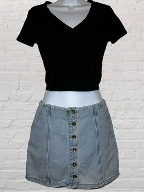 Forever 21 Light Blue Denim Button Front Mini Skirt in Women’s Size Medium